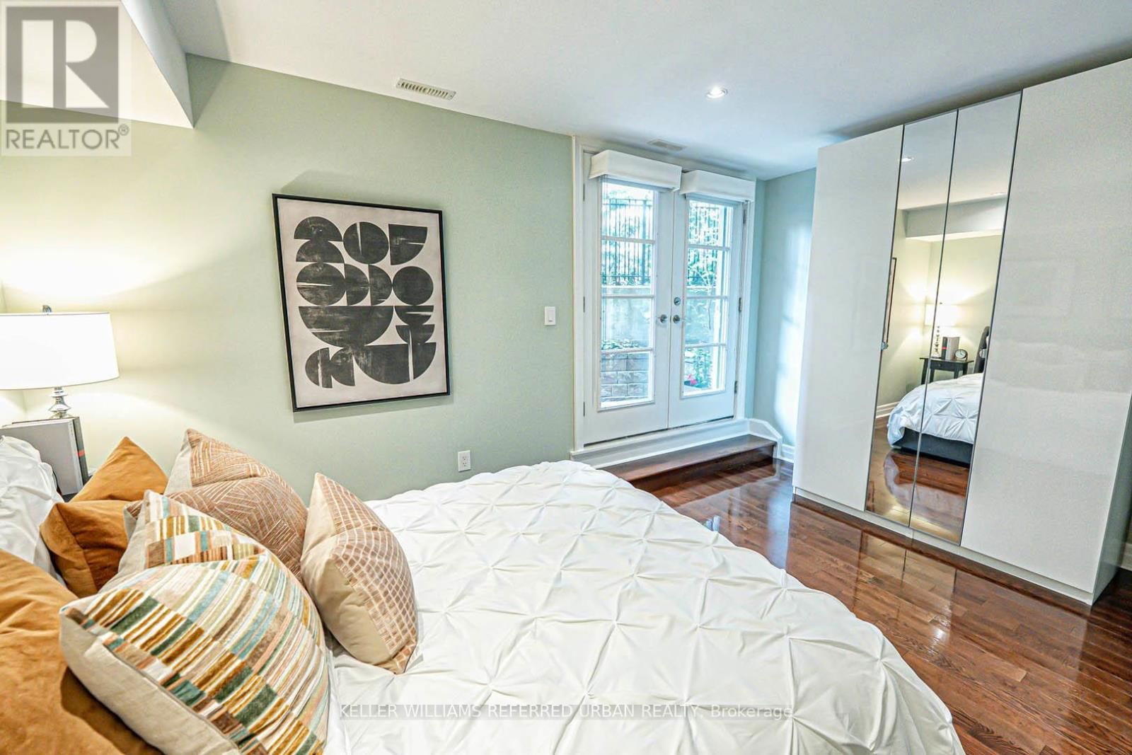 67 PLEASANT BOULEVARD Image 19