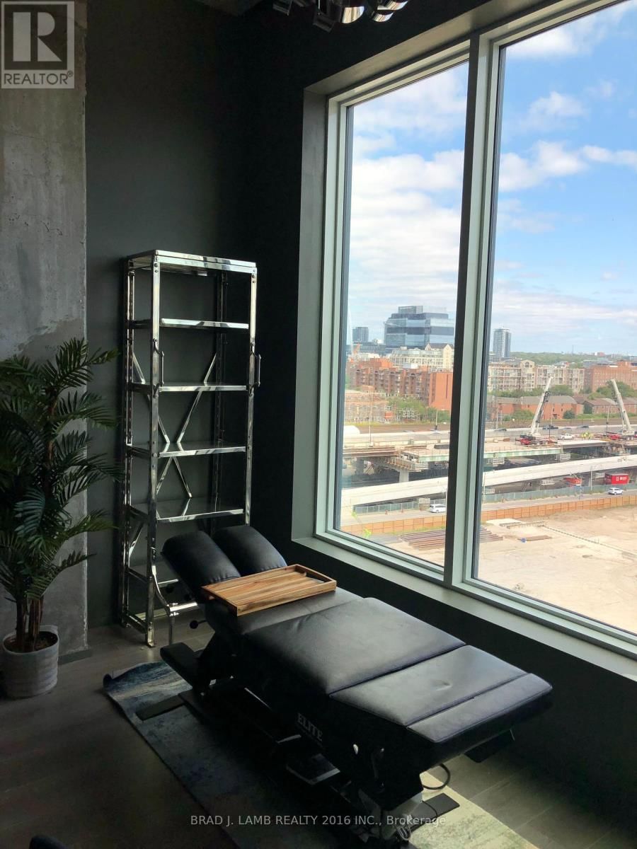 811 - 130 QUEENS QUAY STREET EAST Image 6