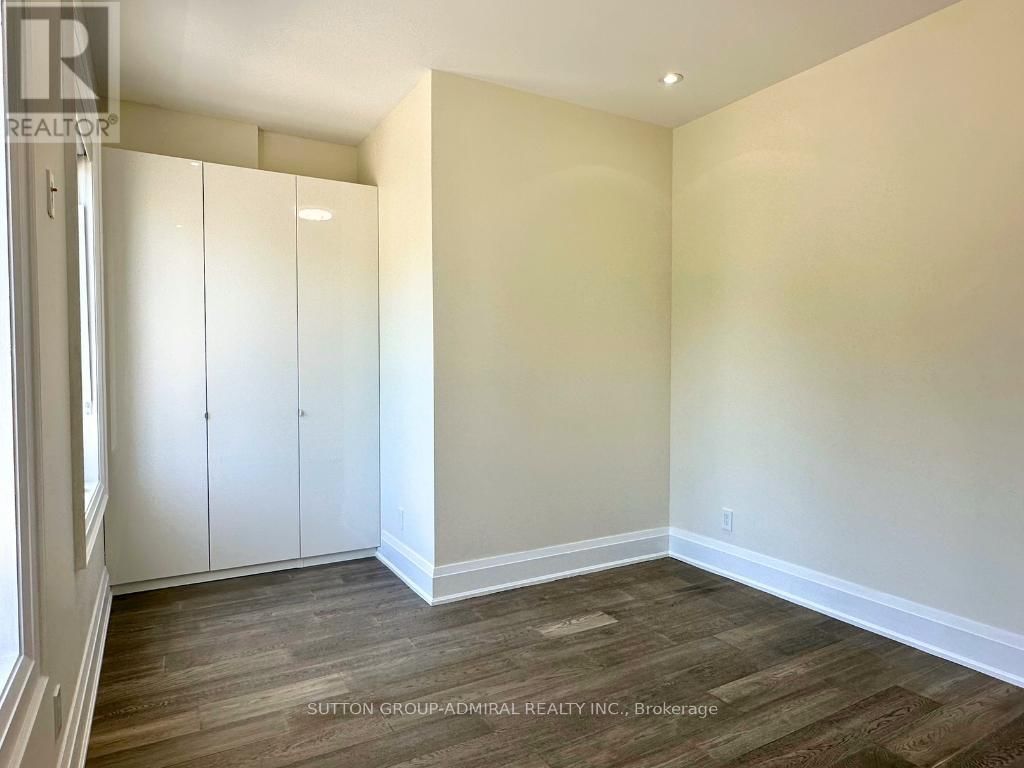 Upper - 266 LAWRENCE AVENUE EAST Image 21