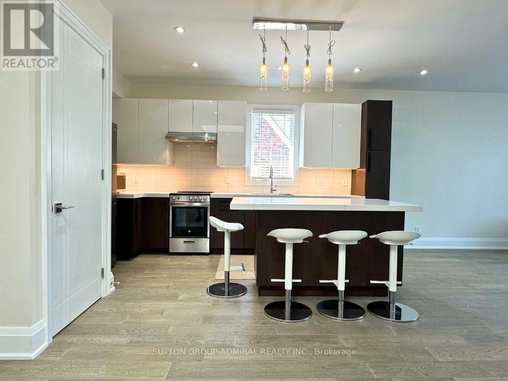 Upper - 266 LAWRENCE AVENUE EAST Image 3