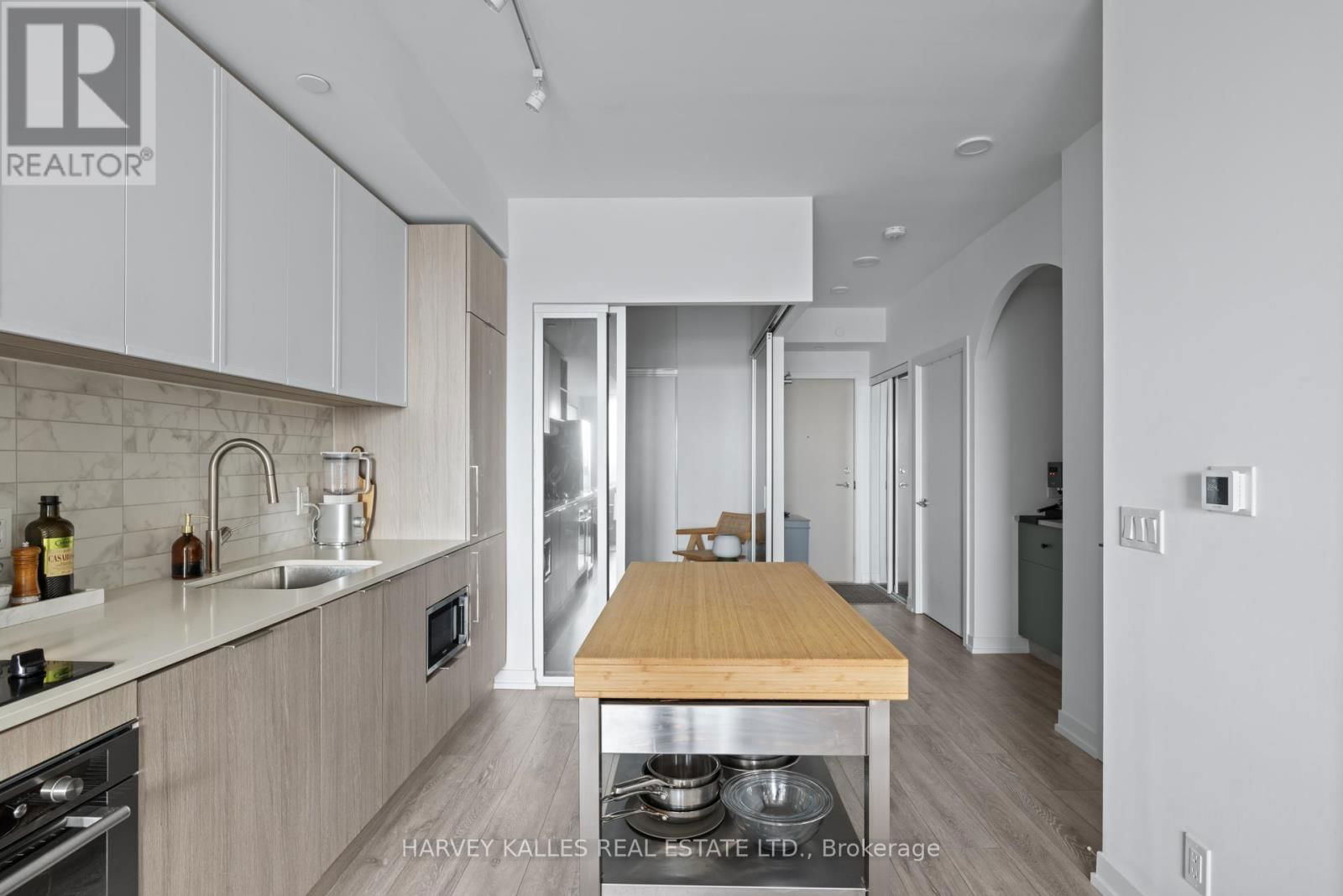 1602 - 2020 BATHURST STREET Image 6
