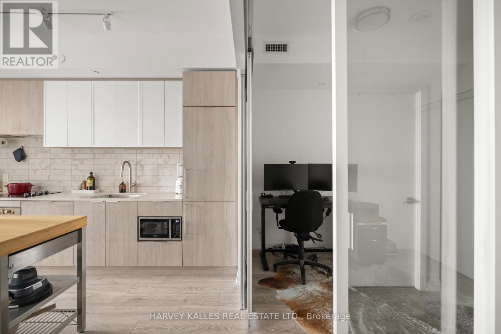 1602 - 2020 BATHURST STREET Image 8
