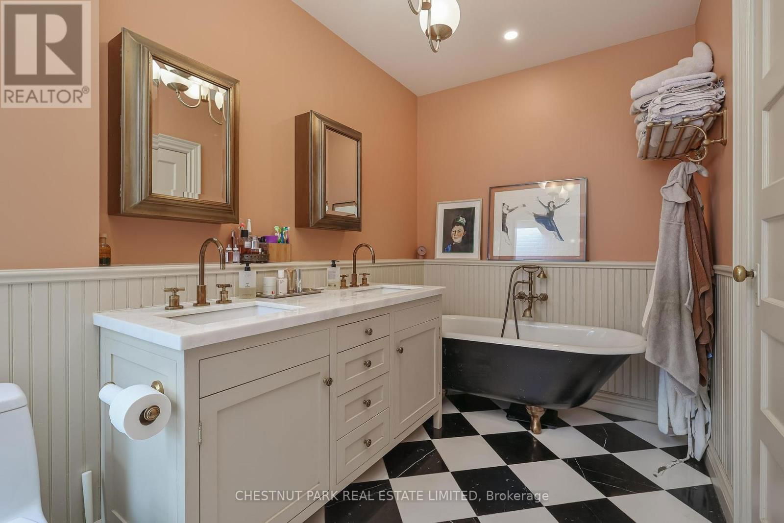 15 MCMASTER AVENUE Image 19