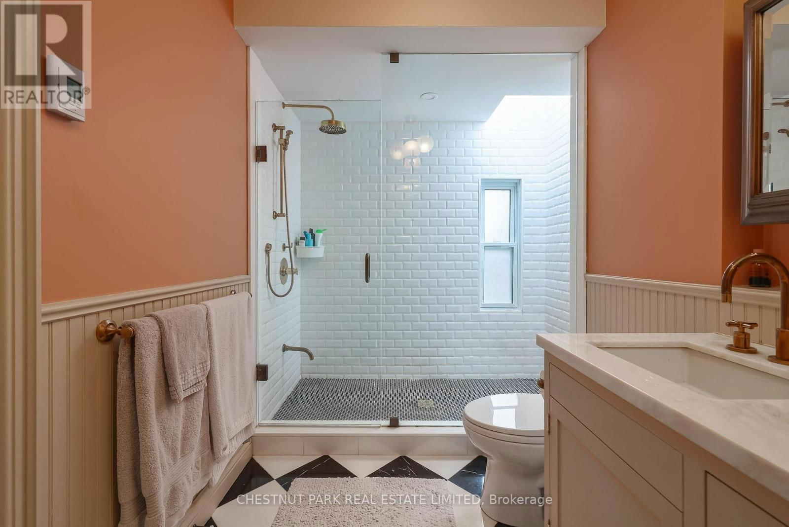 15 MCMASTER AVENUE Image 20