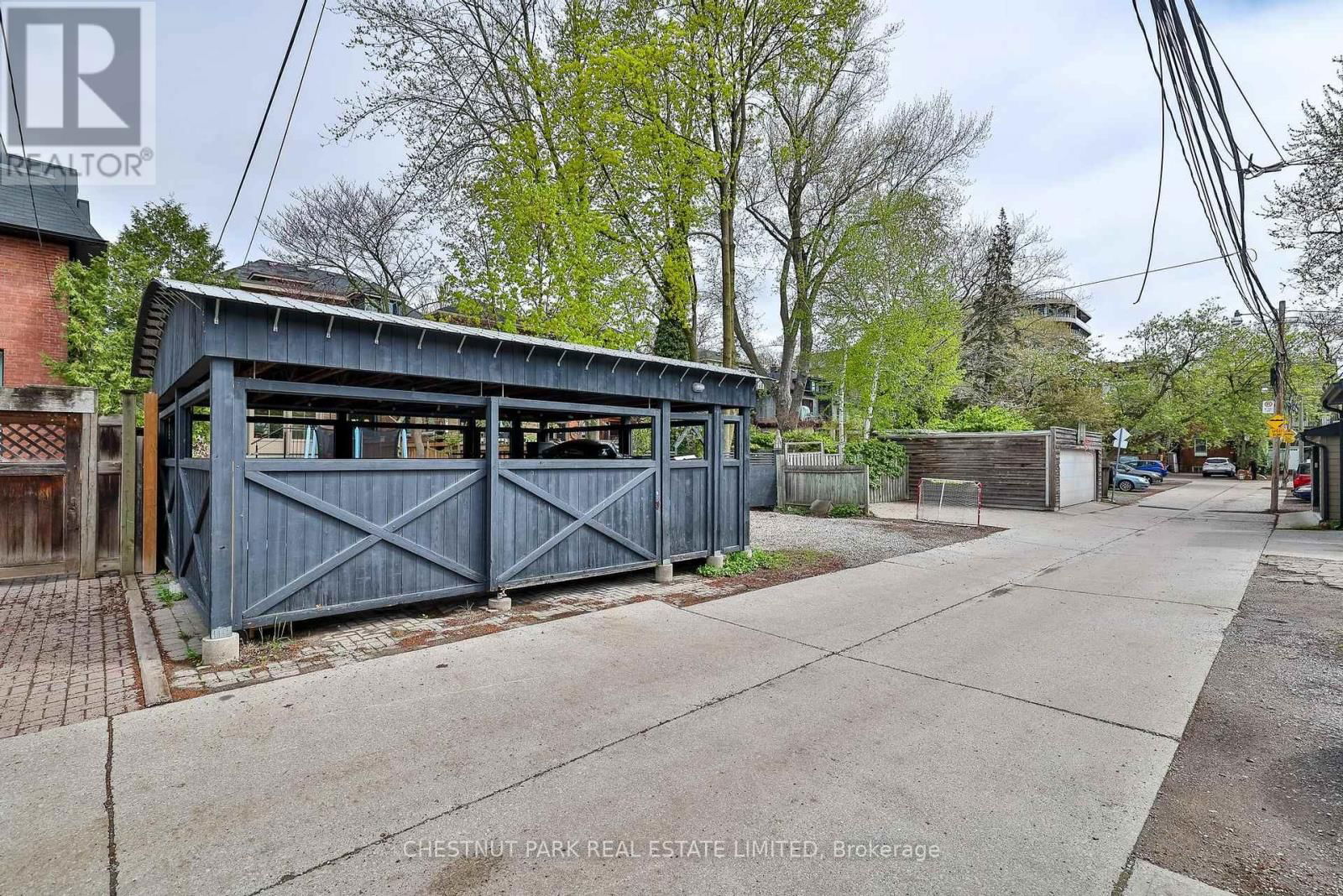 15 MCMASTER AVENUE Image 32
