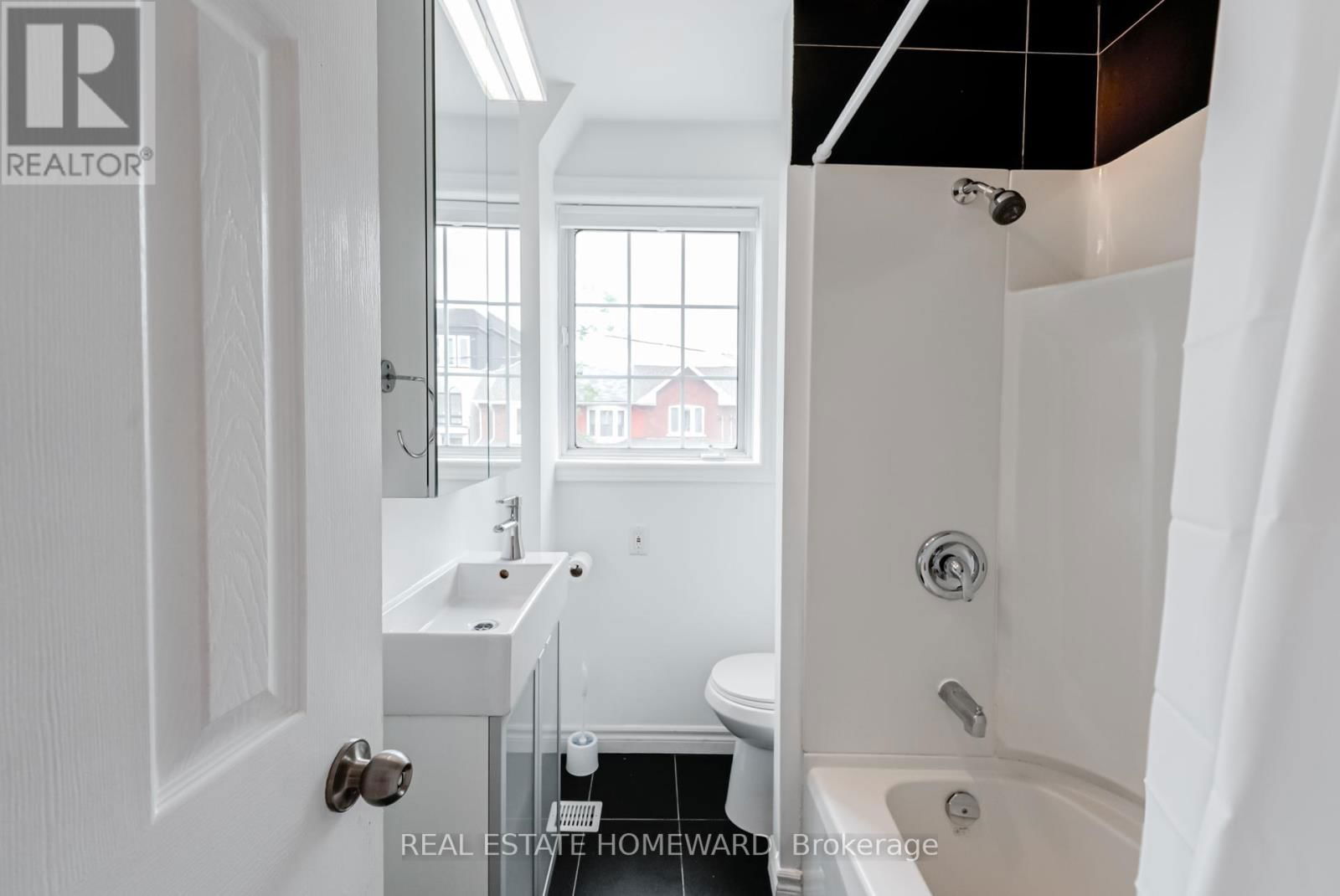 Upper - 559 DELAWARE AVENUE NORTH Image 16