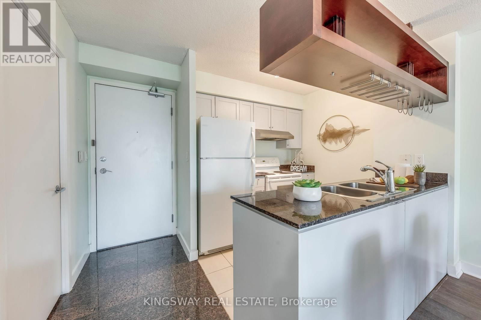 3511 - 81 NAVY WHARF COURT Image 12