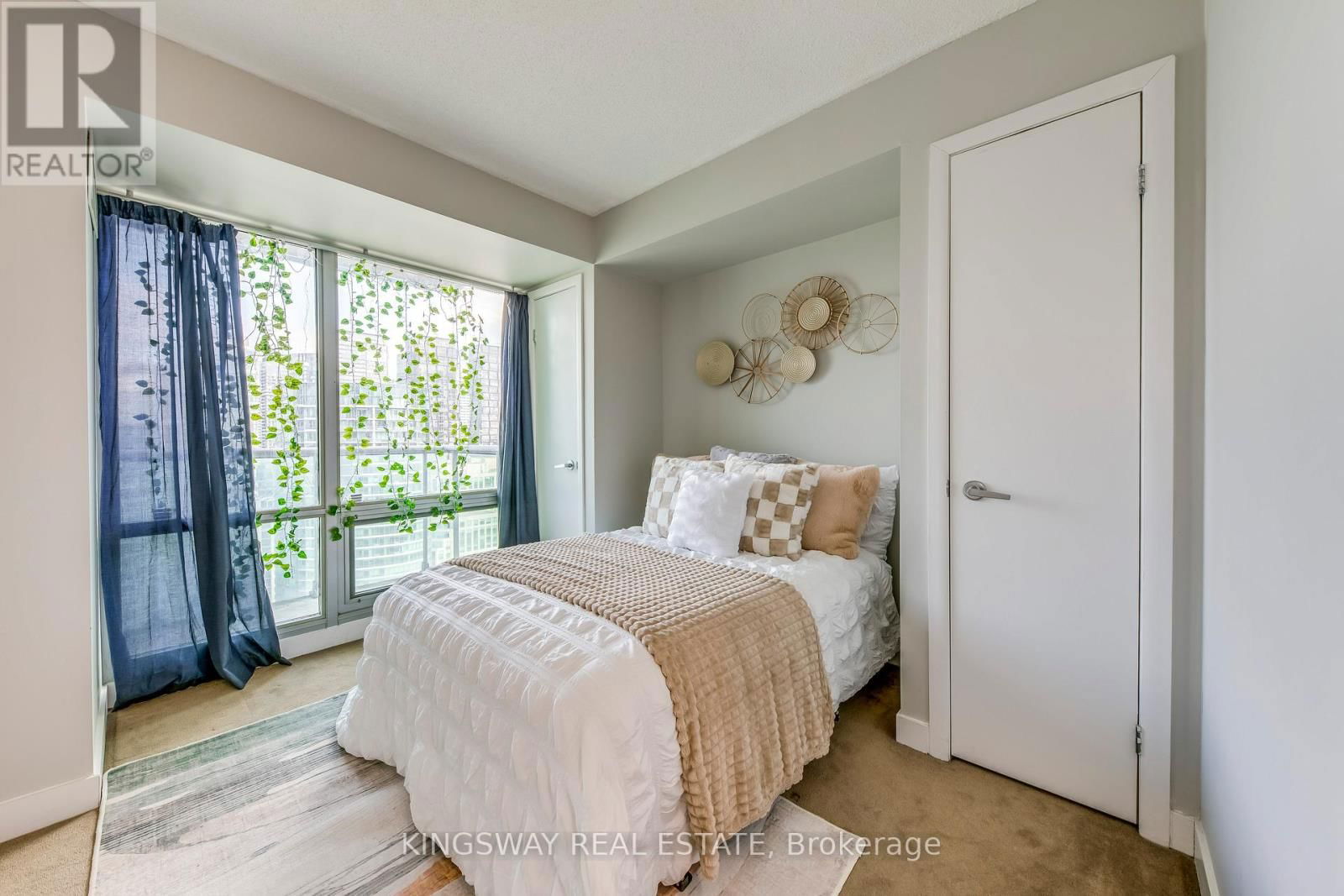 3511 - 81 NAVY WHARF COURT Image 22