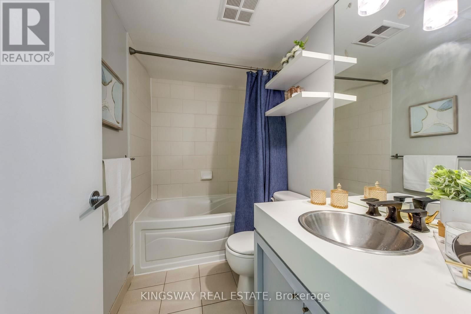 3511 - 81 NAVY WHARF COURT Image 25