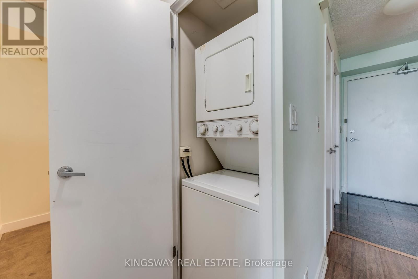 3511 - 81 NAVY WHARF COURT Image 26