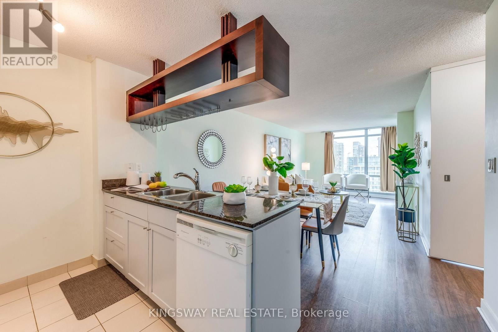 3511 - 81 NAVY WHARF COURT Image 7