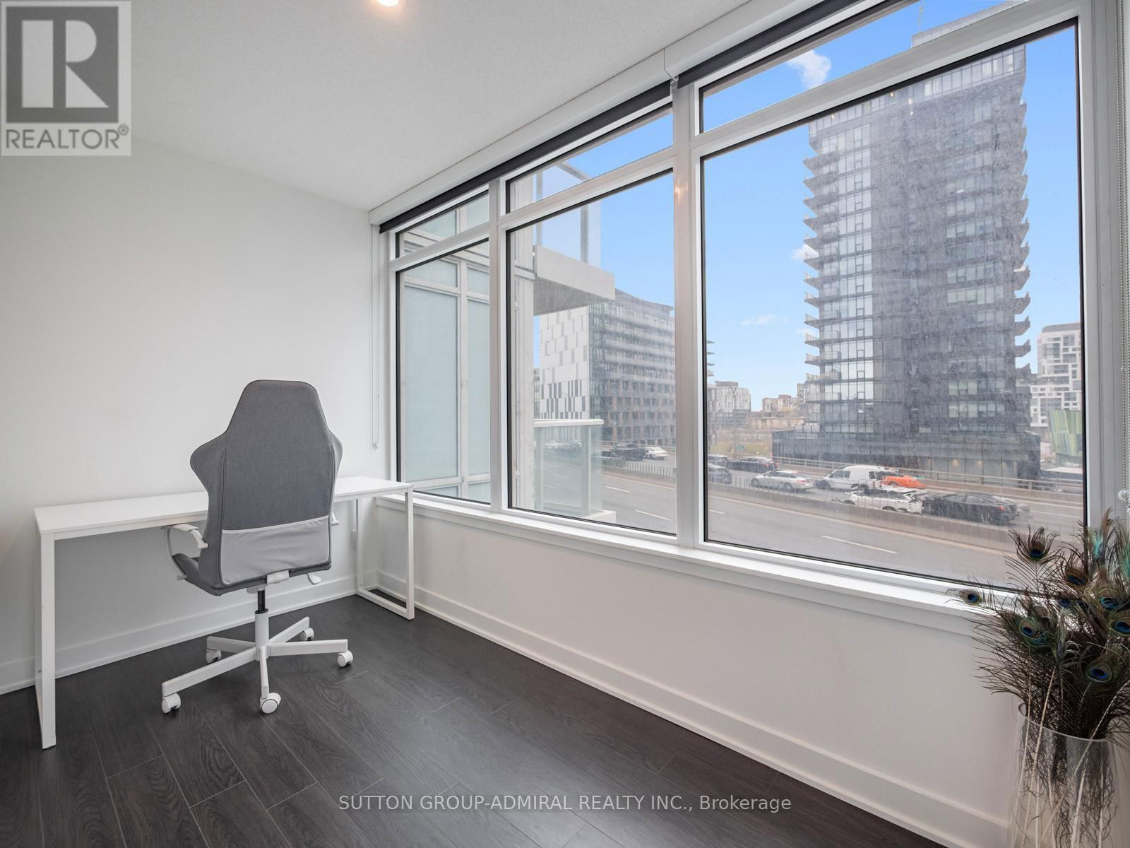 706 - 19 BATHURST STREET Image 12
