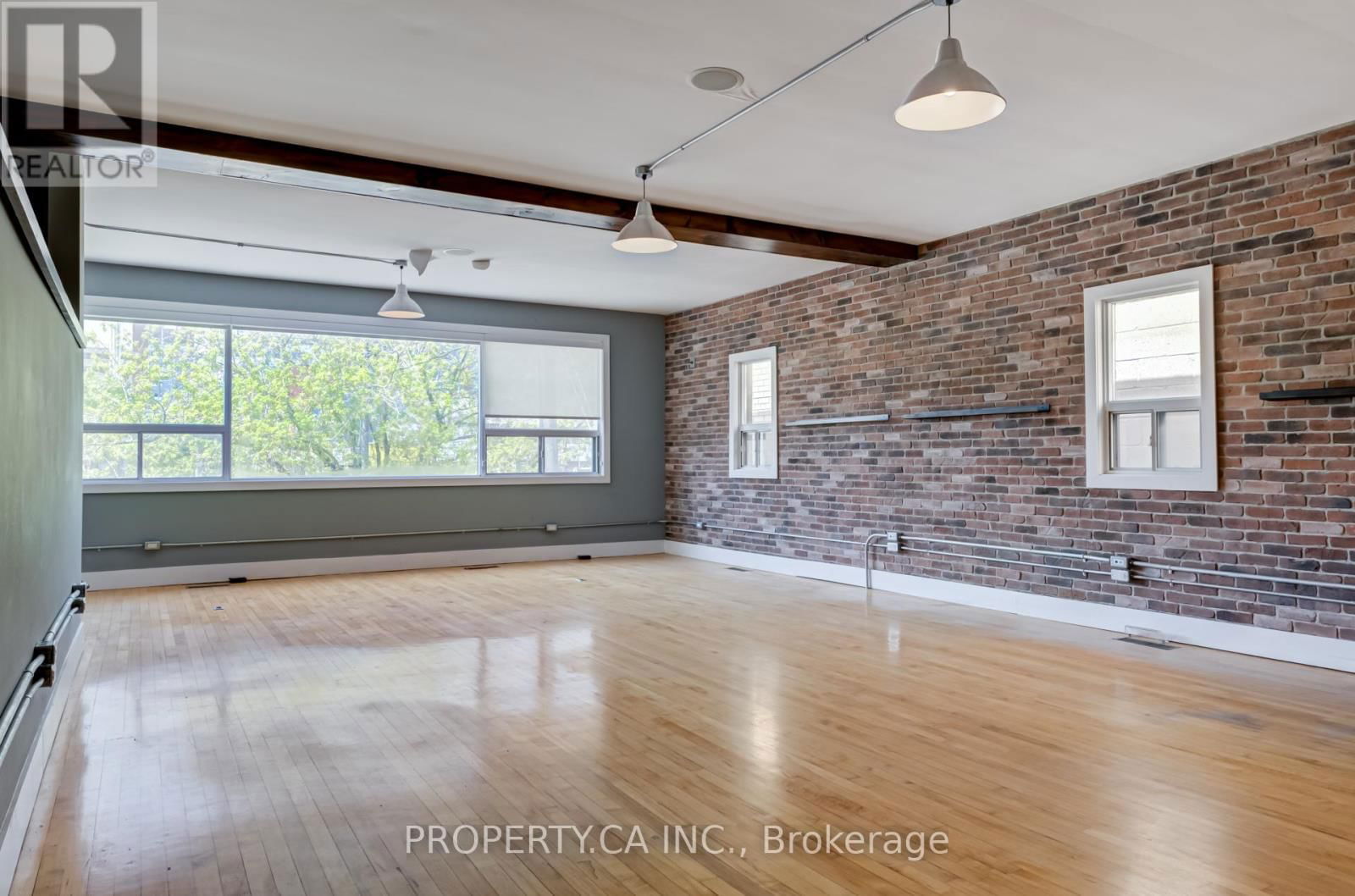 Upper - 205 AUGUSTA AVENUE Image 1