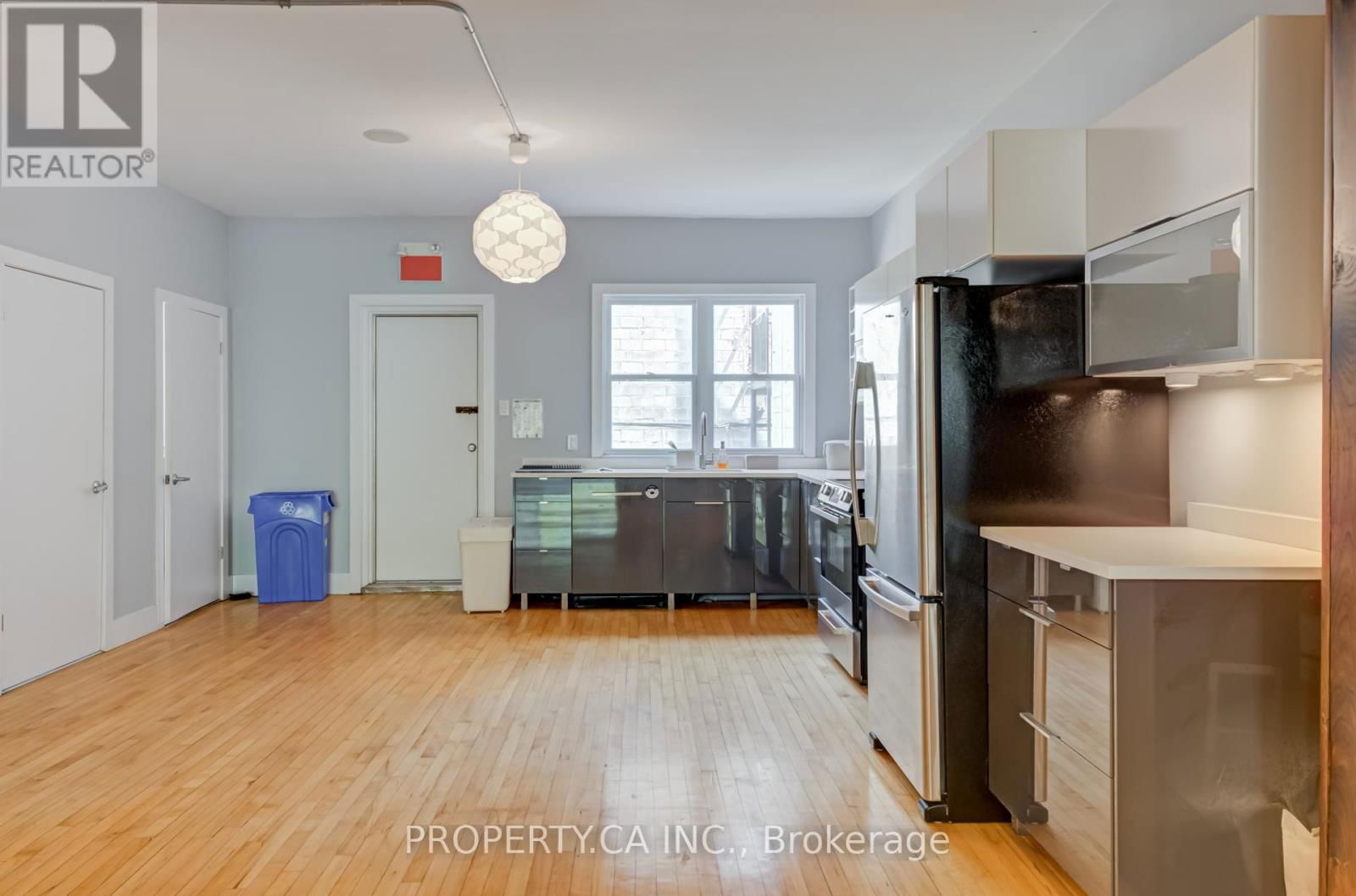 Upper - 205 AUGUSTA AVENUE Image 10