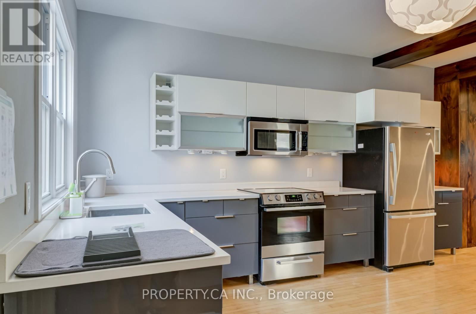 Upper - 205 AUGUSTA AVENUE Image 13