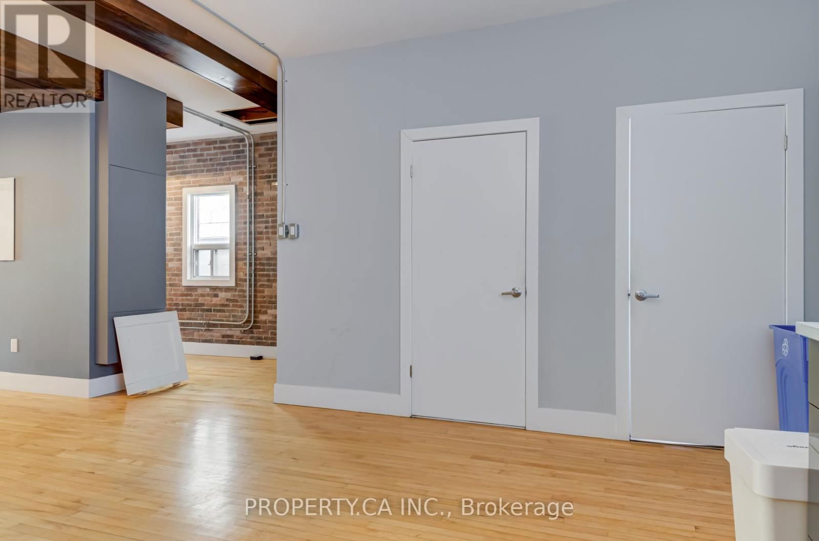Upper - 205 AUGUSTA AVENUE Image 14