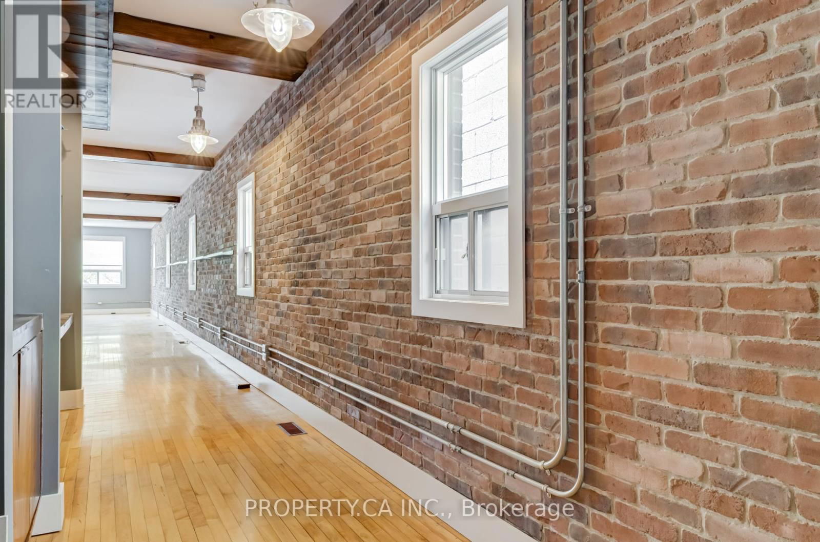 Upper - 205 AUGUSTA AVENUE Image 15