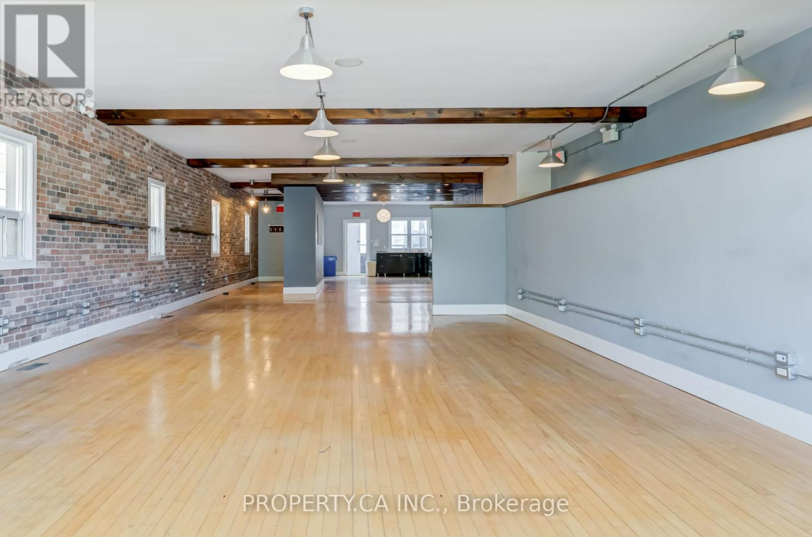 Upper - 205 AUGUSTA AVENUE Image 17