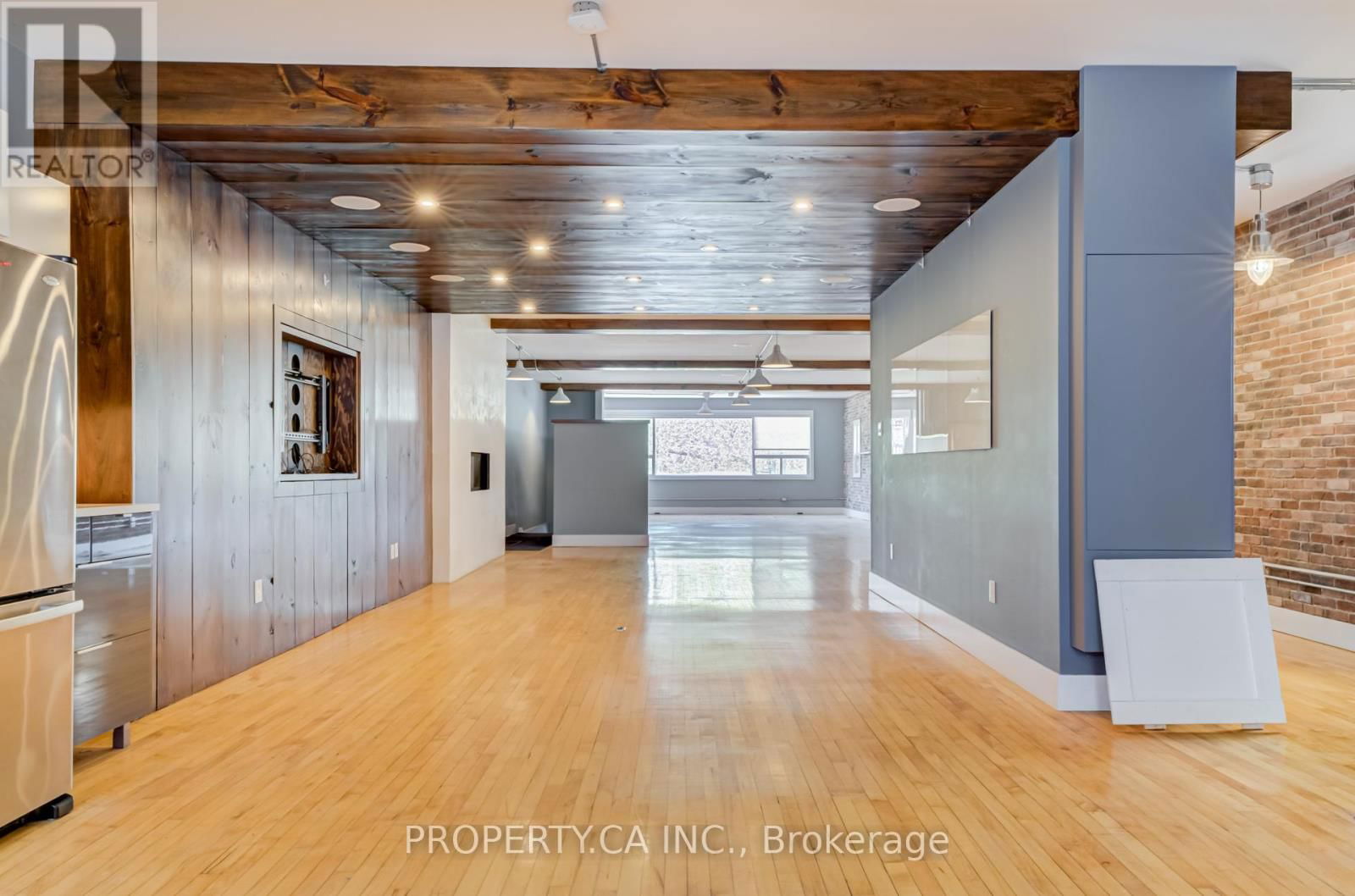 Upper - 205 AUGUSTA AVENUE Image 18