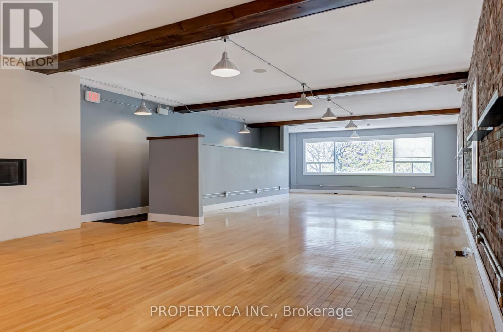 Upper - 205 AUGUSTA AVENUE Image 3