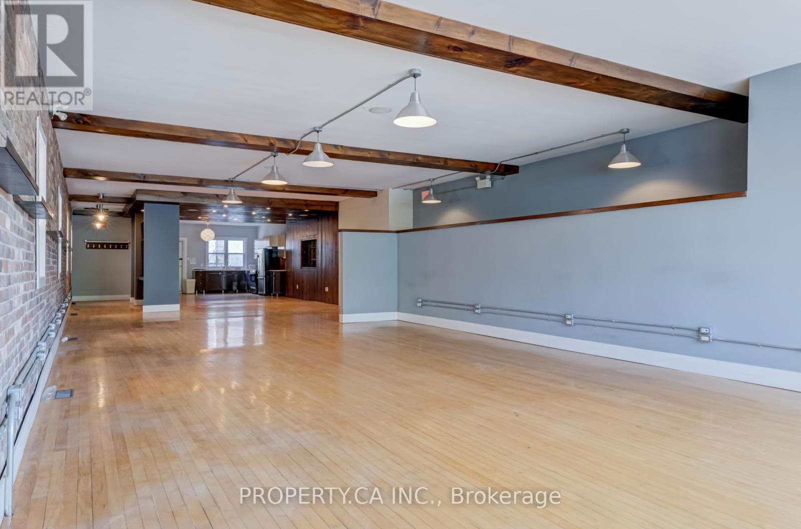 Upper - 205 AUGUSTA AVENUE Image 4