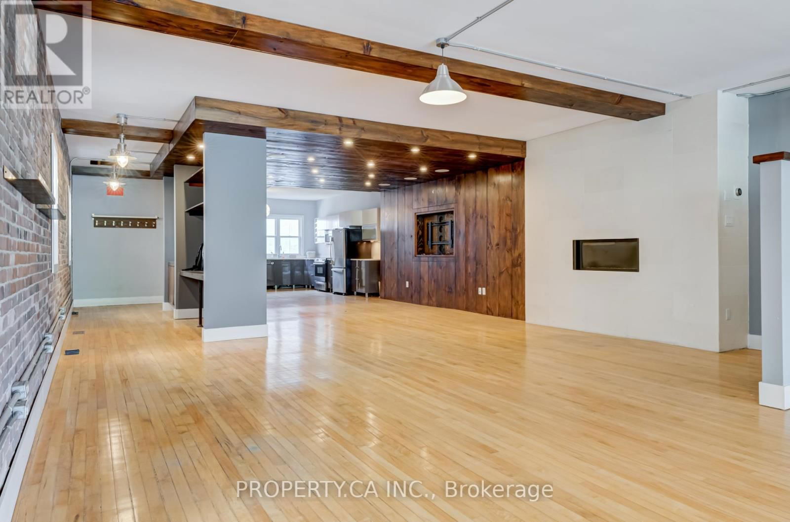 Upper - 205 AUGUSTA AVENUE Image 6