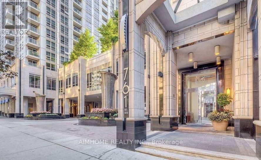 3804 - 761 BAY STREET Image 1