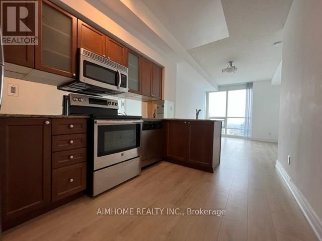 3804 - 761 BAY STREET Image 3