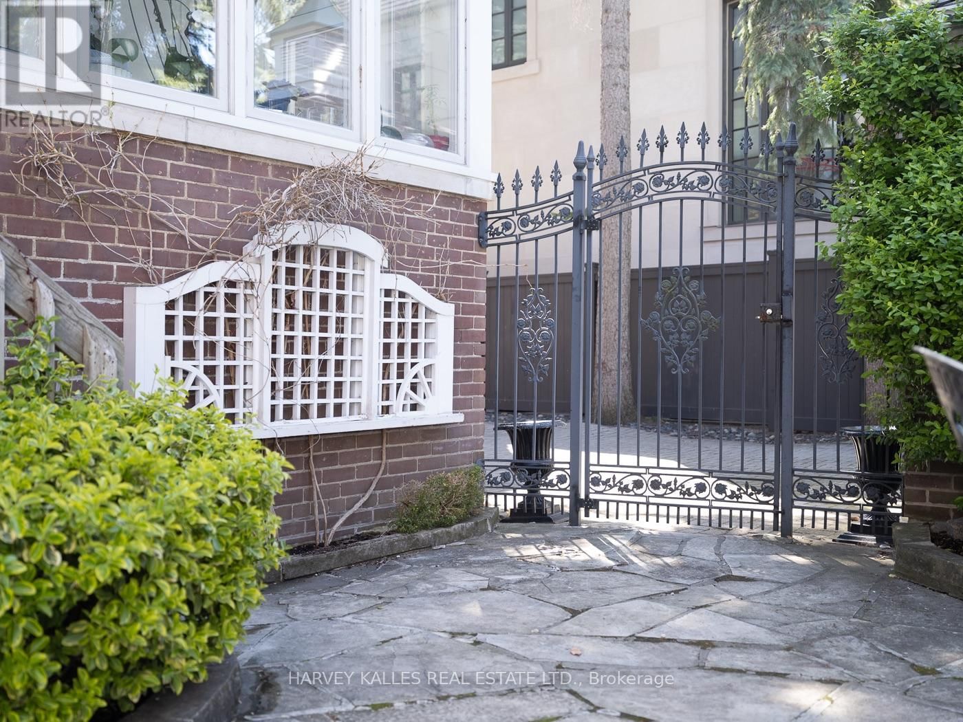 250 WARREN ROAD Image 21
