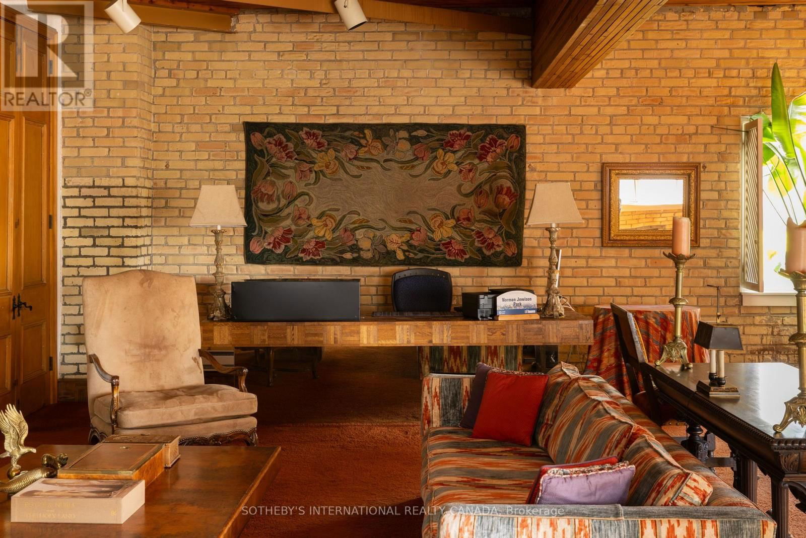 18 GLOUCESTER LANE Image 10