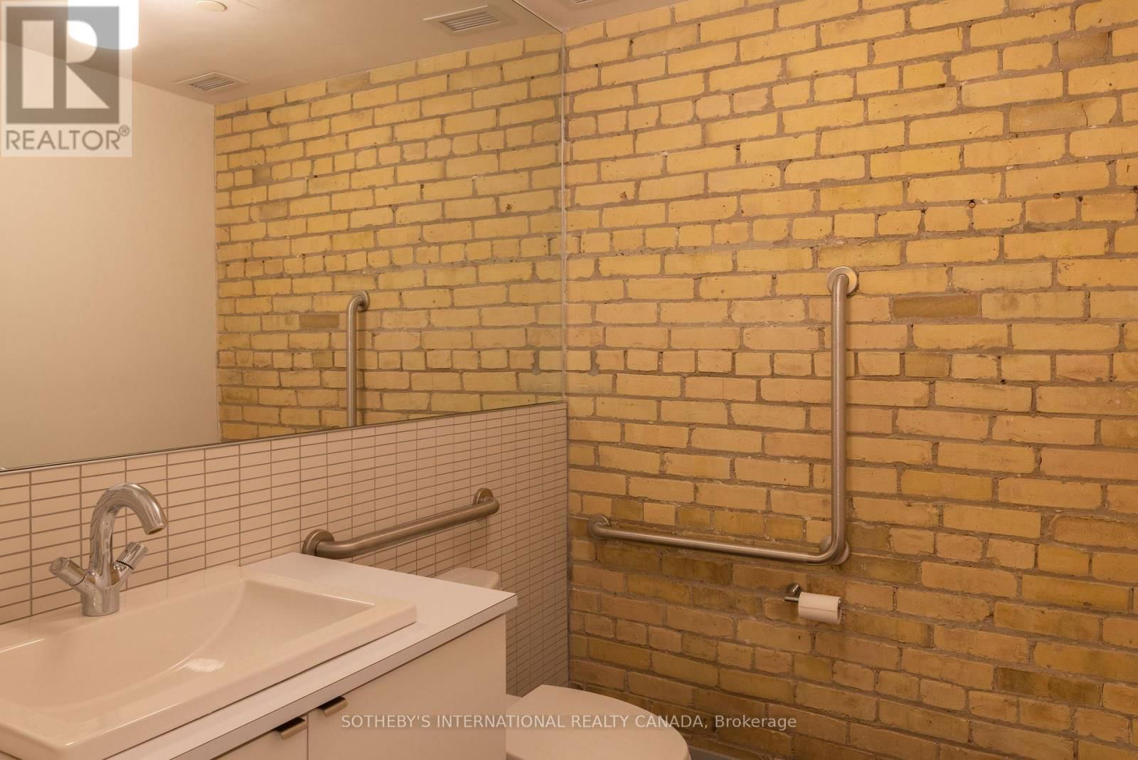 18 GLOUCESTER LANE Image 34