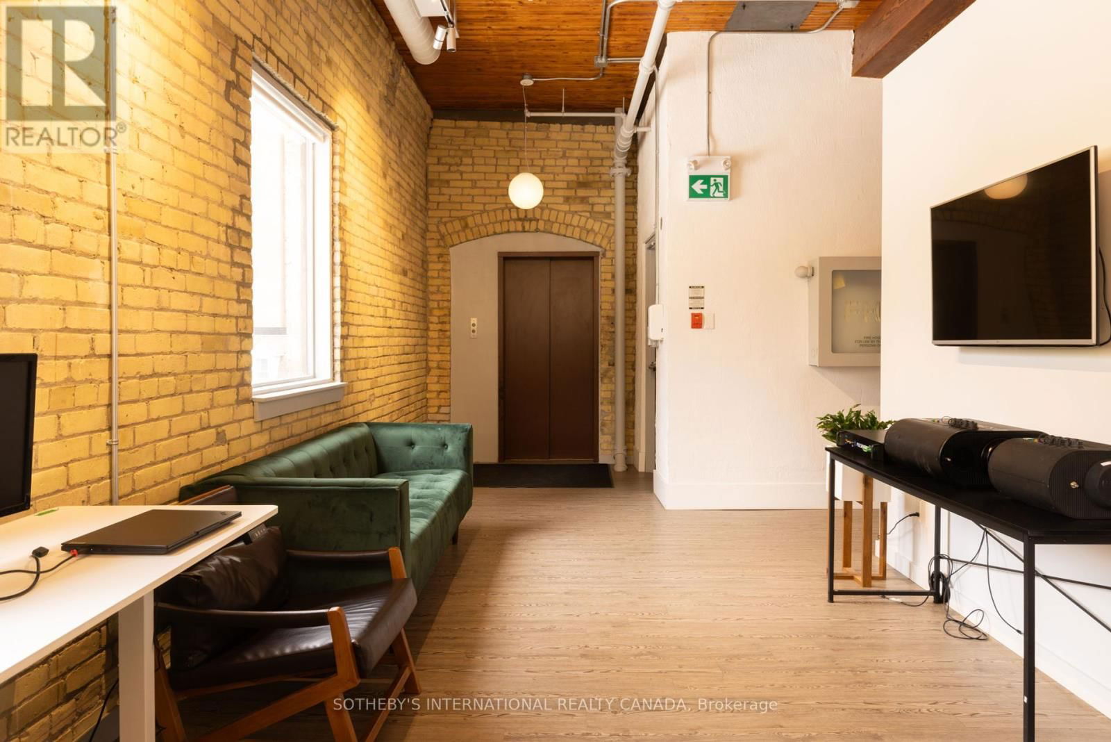 18 GLOUCESTER LANE Image 36