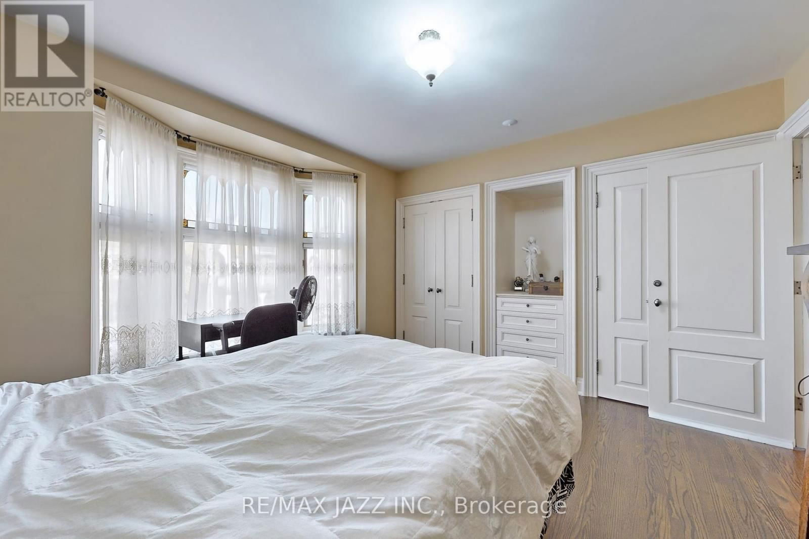 36 CLINTON STREET Image 12