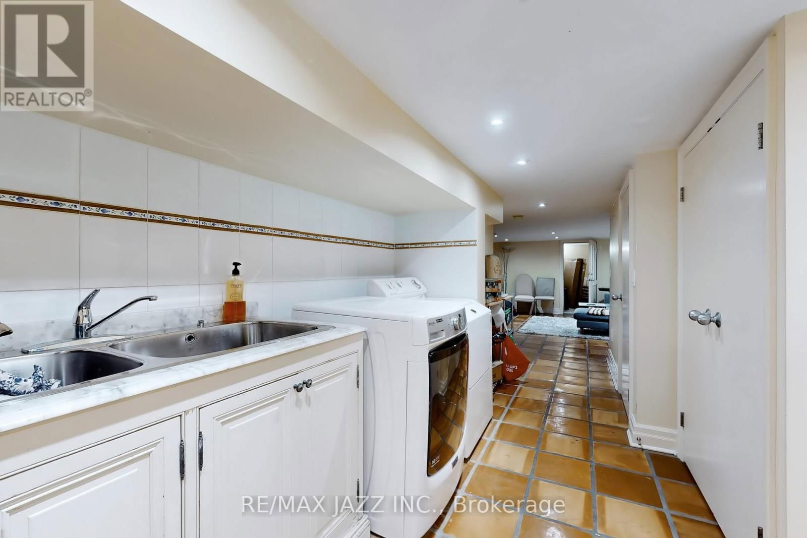 36 CLINTON STREET Image 21