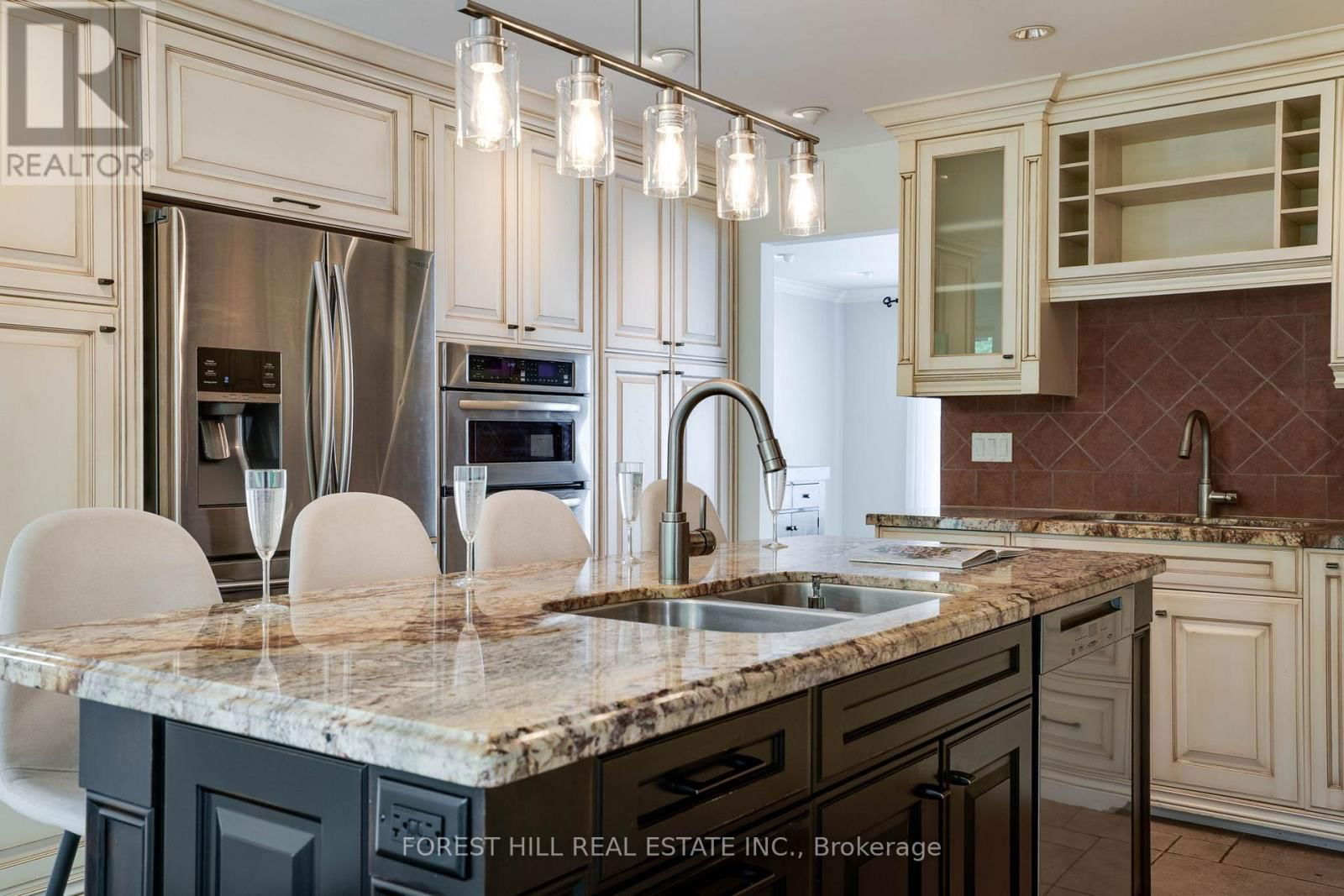 244 WATERLOO AVENUE Image 10