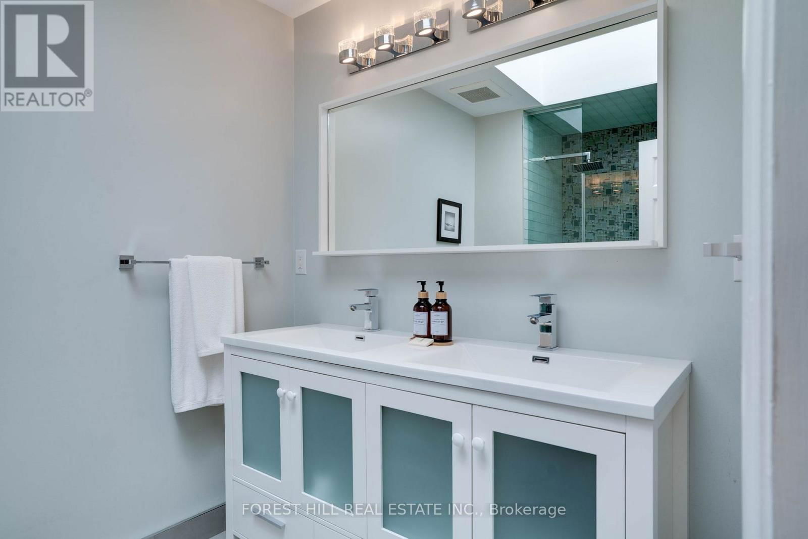 244 WATERLOO AVENUE Image 25