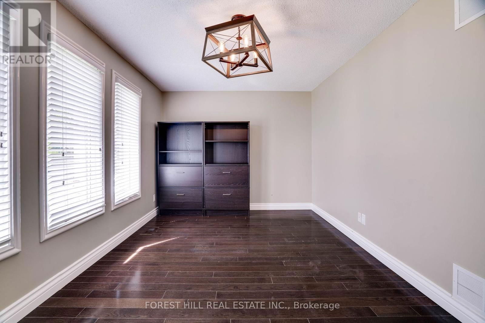 244 WATERLOO AVENUE Image 28