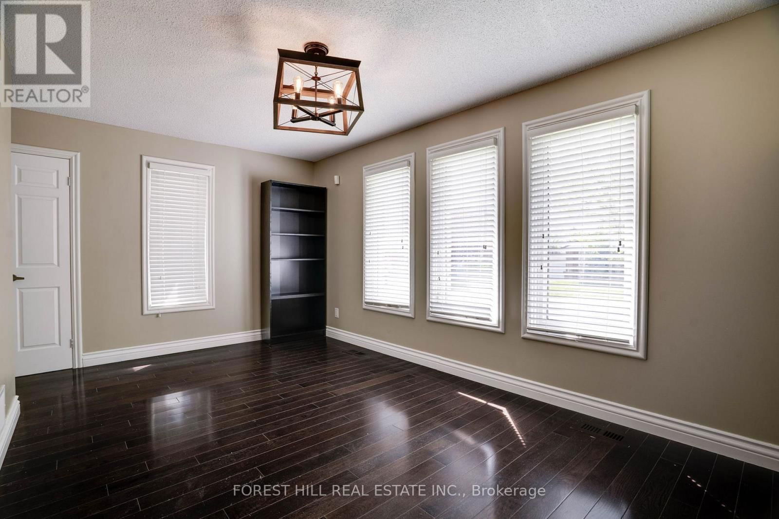 244 WATERLOO AVENUE Image 29