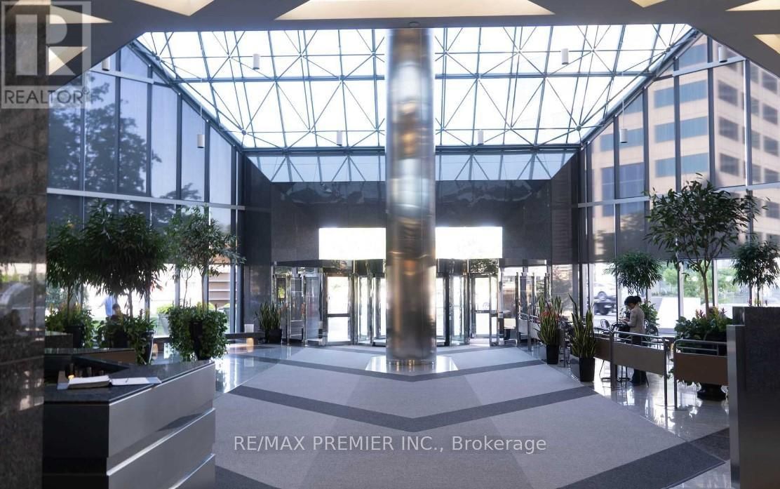 300-22 - 25 SHEPPARD AVENUE WEST Image 2