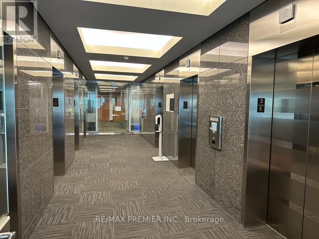 300-22 - 25 SHEPPARD AVENUE WEST Image 3