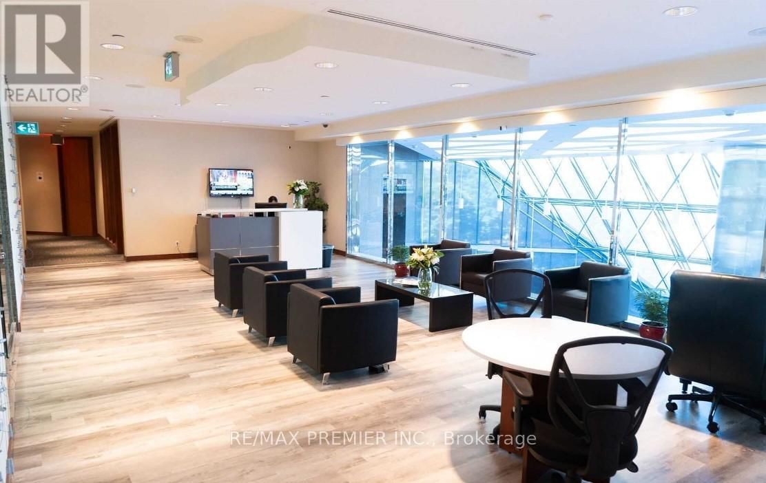 300-22 - 25 SHEPPARD AVENUE WEST Image 4