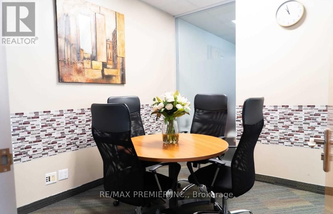 300-22 - 25 SHEPPARD AVENUE WEST Image 8