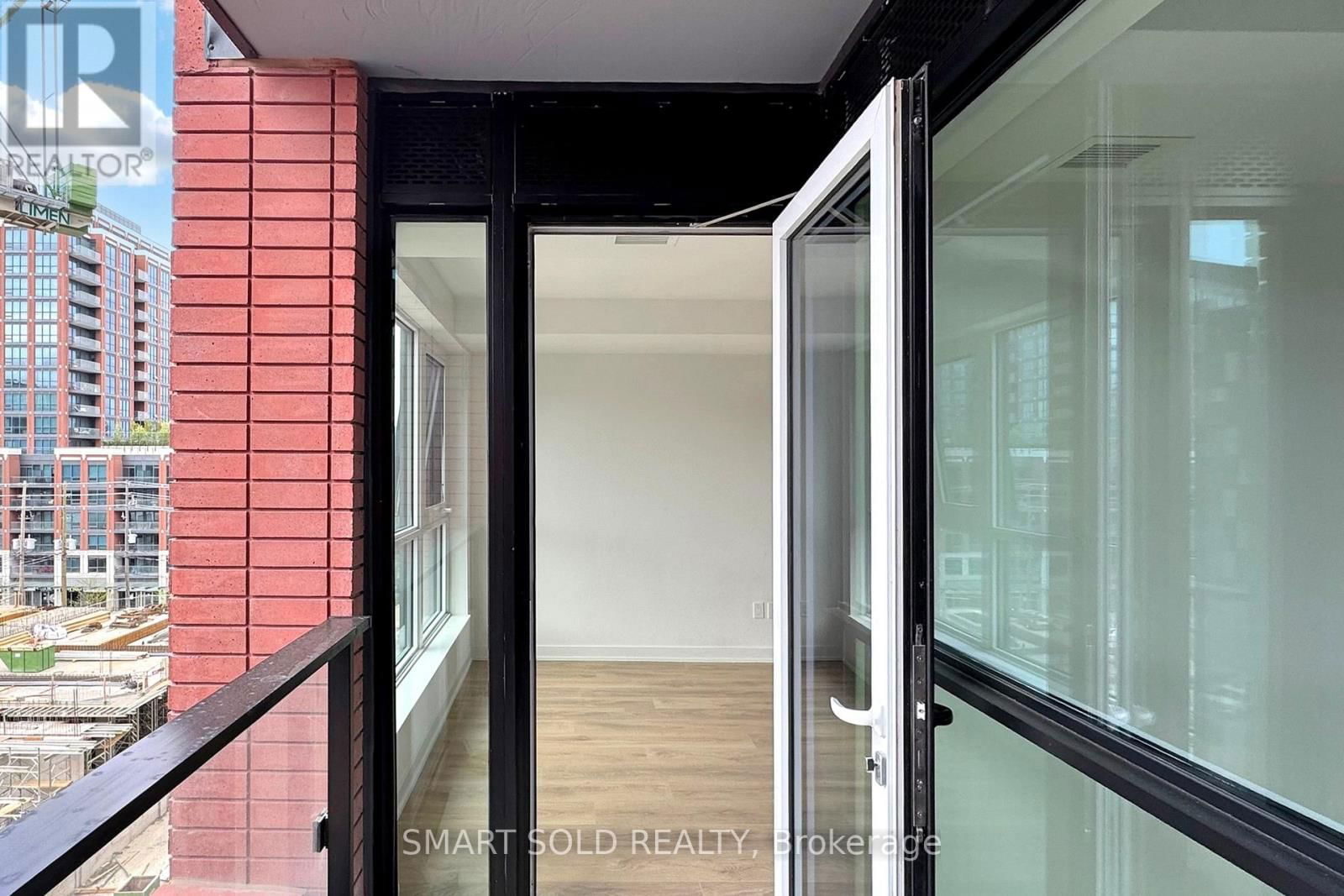 628 - 8 TIPPETT ROAD Image 33