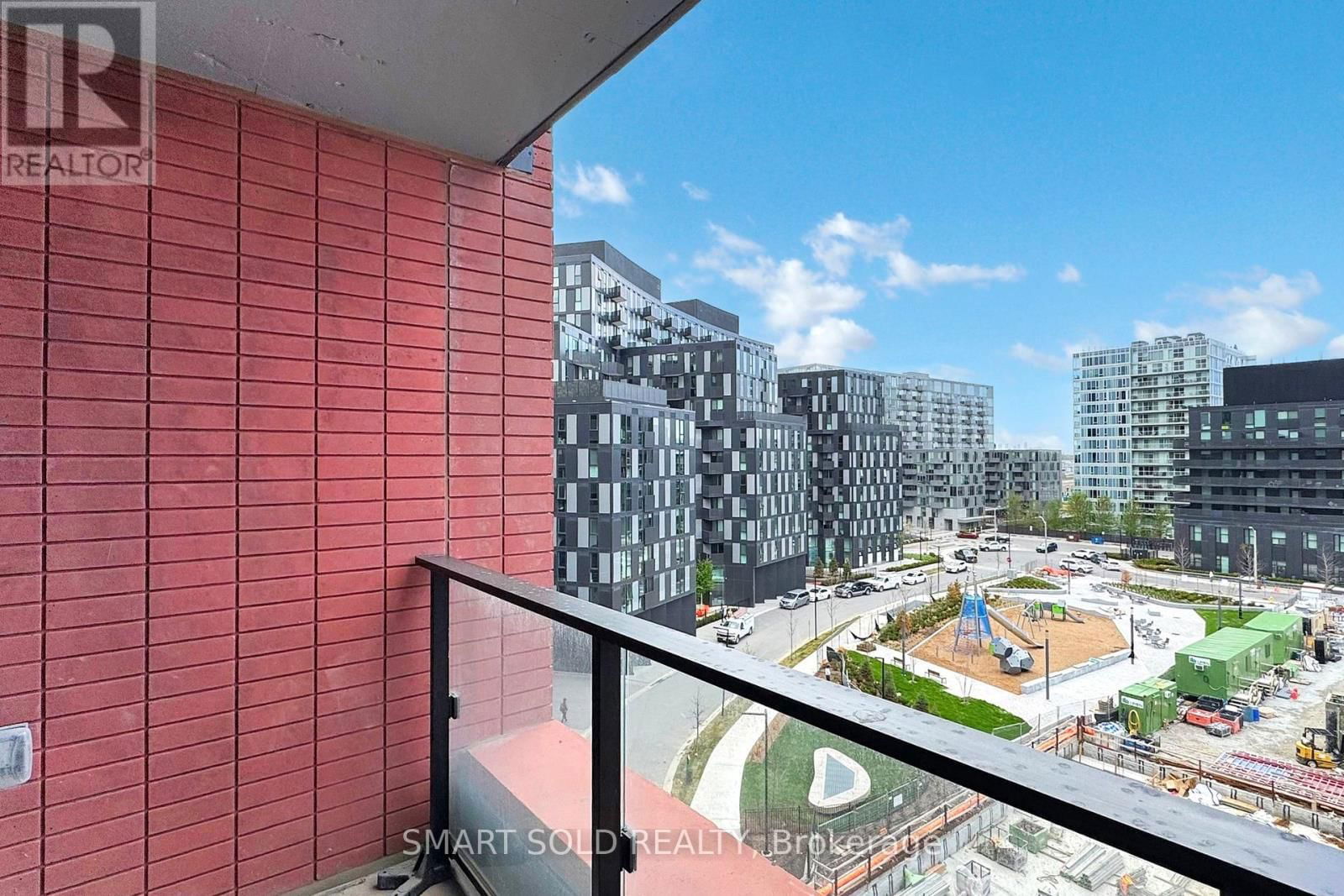 628 - 8 TIPPETT ROAD Image 35