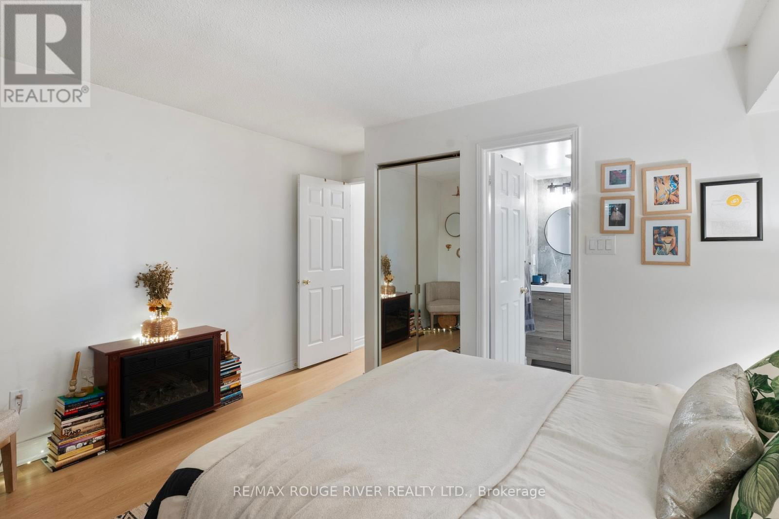 Unit D - 32 MASSEY STREET Image 15