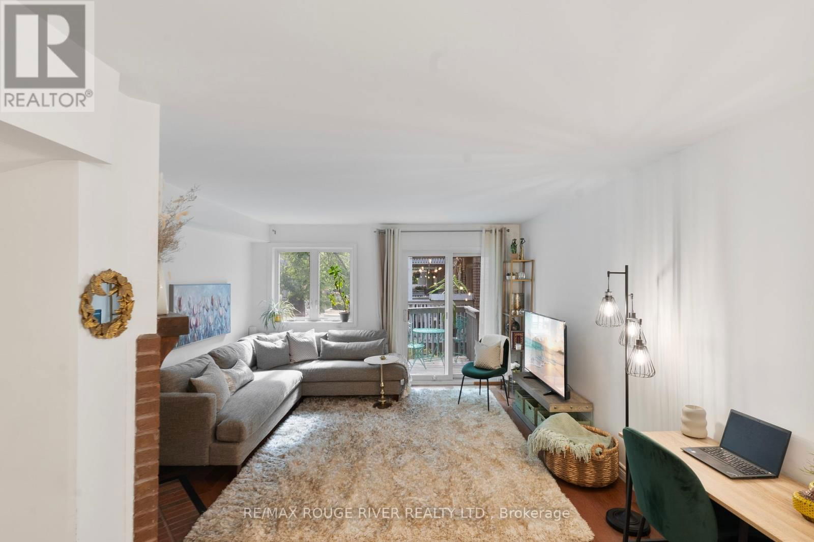 Unit D - 32 MASSEY STREET Image 7
