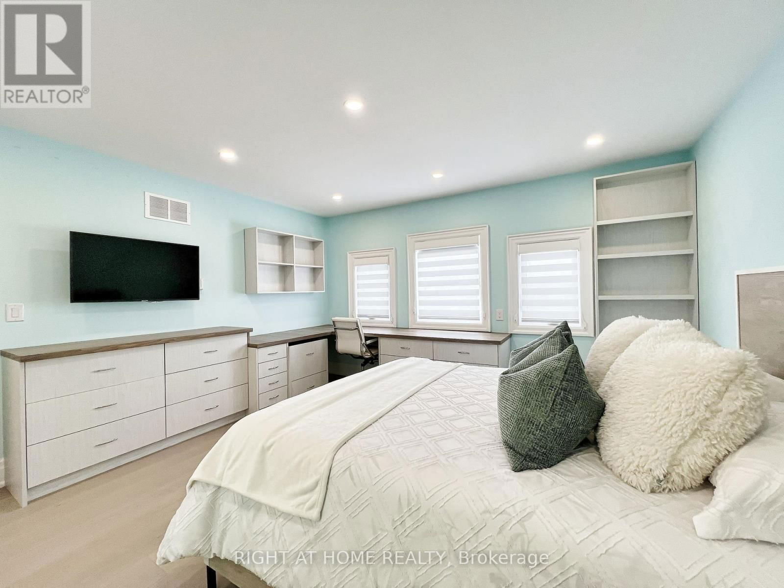 152 HOLMES AVENUE Image 32