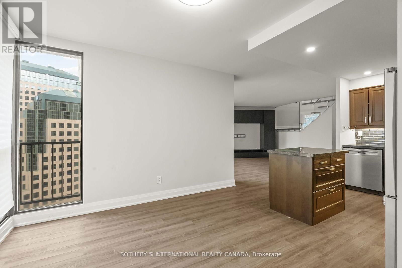 2208 - 33 HARBOUR SQUARE Image 14