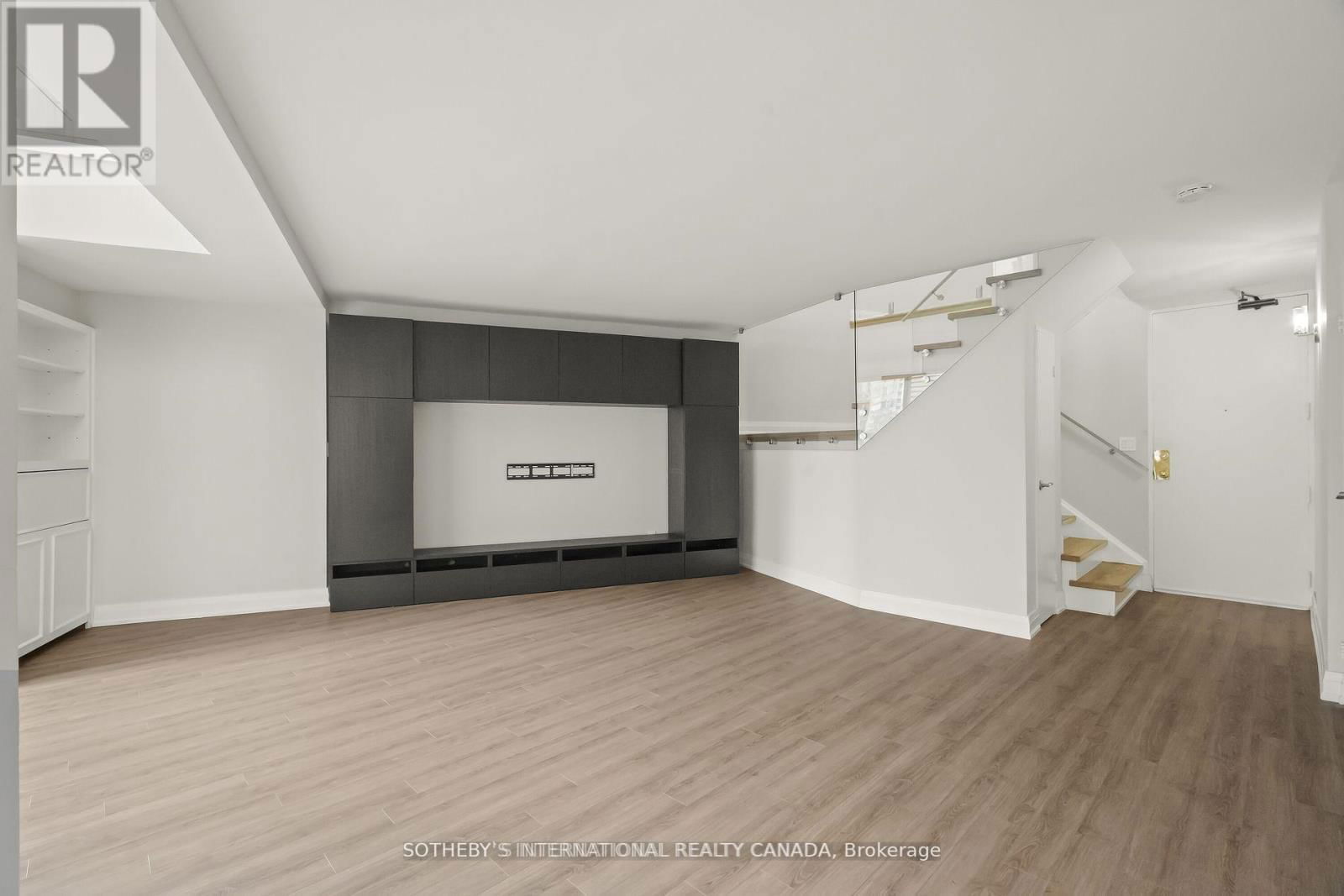2208 - 33 HARBOUR SQUARE Image 3