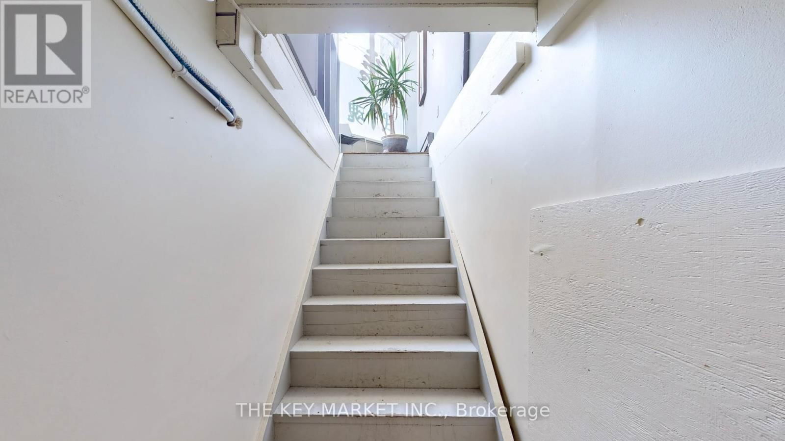 44 VAUGHAN ROAD Image 23